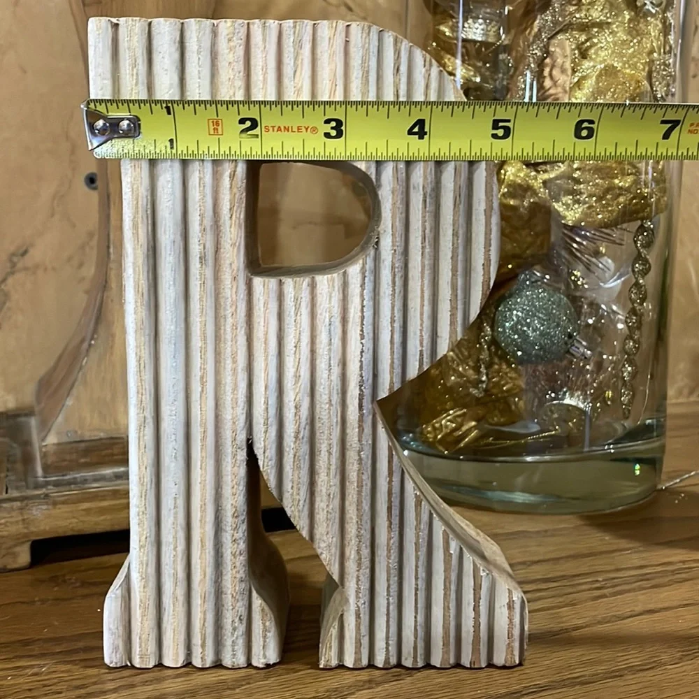 Wood Letter “R” accent - Picture 5 of 6